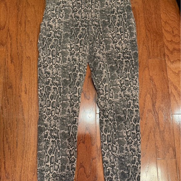 SPANX Ankle Jean-ish Leggings Pants in Snakeskin - Picture 1 of 12
